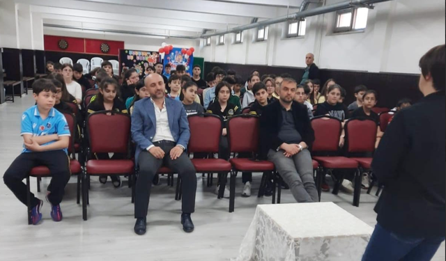 TTSO, ortaokul öğrencilerine mesleki eğitimin önemini anlatıyor