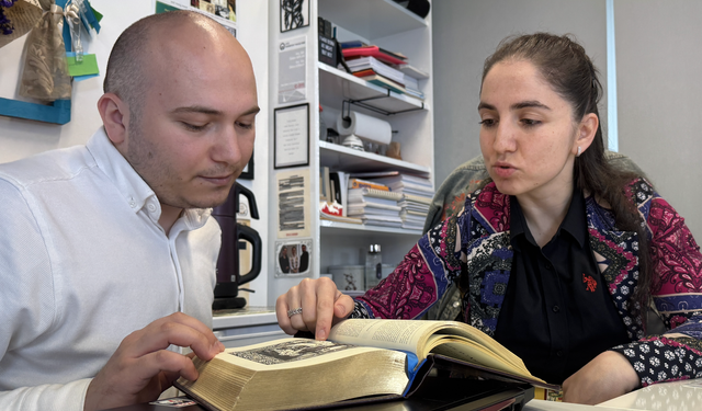 Tez hazırlarken literatüre yeni anlatı modeli kazandırdılar!