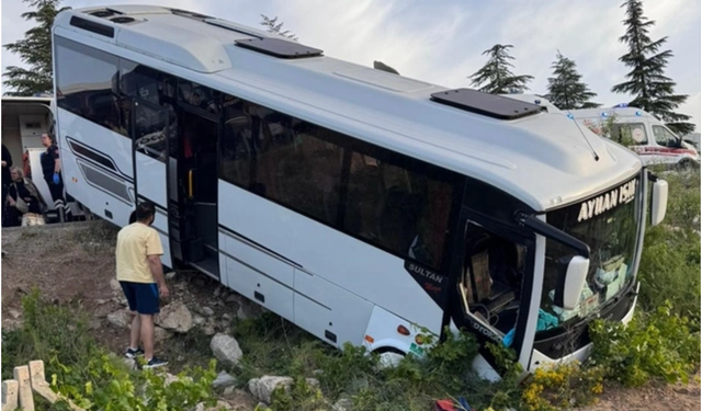 Yolcu otobüsü ile tur otobüsü çarpıştı! Çok sayıda yaralı var