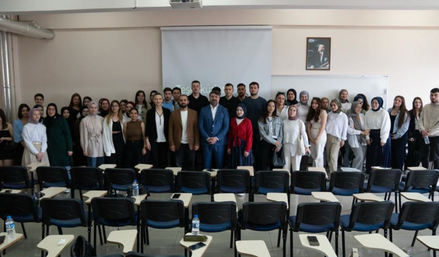 Üniversite öğrencilerine Sağlık Sektöründe Pazarlama İletişimi Stratejileri Eğitimi!