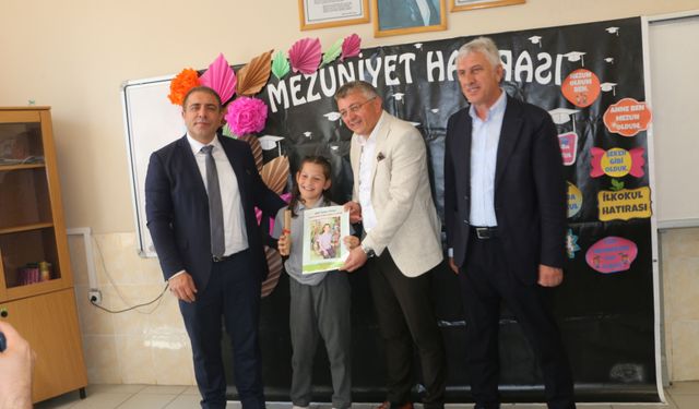 Trabzon Of'ta öğrenciler karne sevinci yaşadı