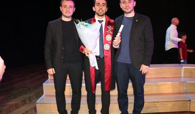 İkiz doktorların ardından  kardeşleri de  beyaz önlüğü giydi