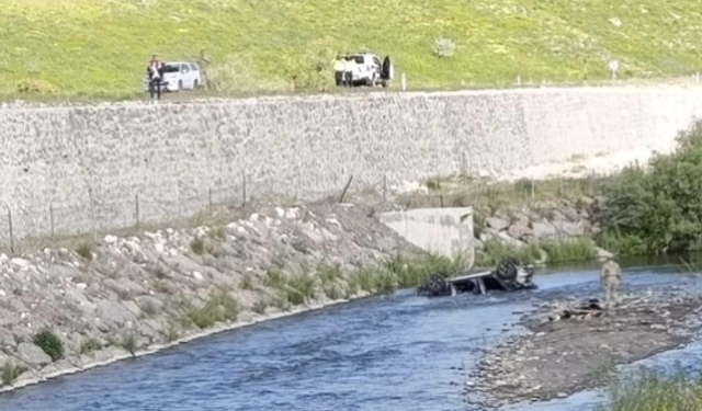 Dereye uçan otomobildeki çift ile çocukları öldü
