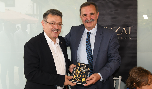 Başkan Genç, Şakar'ın imza günü'ne katıldı