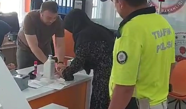 Kimliğini unutan öğrencinin imdadına polis yetişti