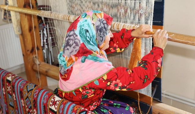 6 asırlık halı ve kilim dokumacılığı geleceğe taşınıyor