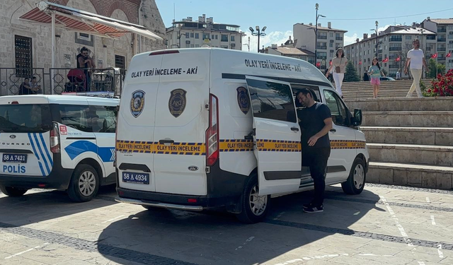 Camide baygın bulundu, hastanede hayatını kaybetti