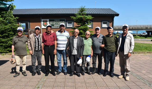 Hasbihal Kafe'ye hayran kalan Çorumlu emeklilerden çağrı!