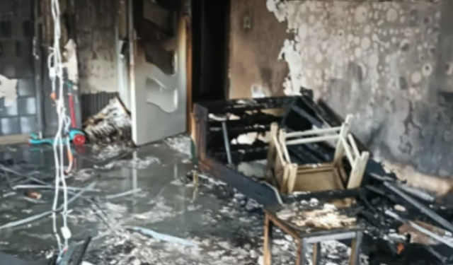 Şarja takılı  telefon daireyi  küle çevirdi