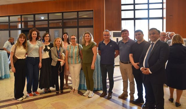 Üst yönetimi bayramlaşma töreninde personelle bir araya geldi