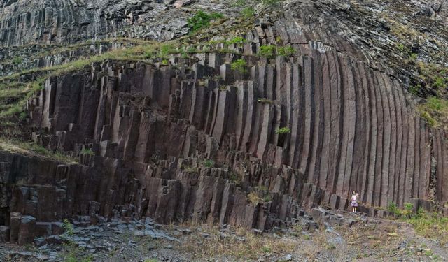 Artvin'deki bazalt kayalıkları ziyaretçi akınına uğruyor