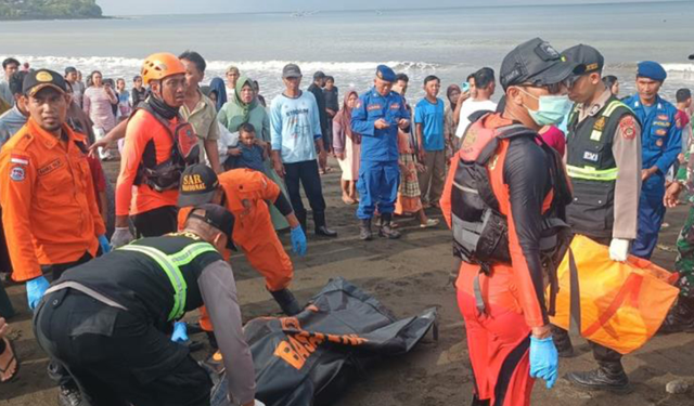 Turistik Bali Adası'na giden feribot battı!  4 ölü 31 kayıp