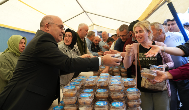 Büyükşehir’den vatandaşlara aşure ikramı