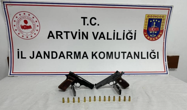 Artvin'de silah sesleri üzerine yapılan kontrolde ruhsatsız tabanca ele geçirildi