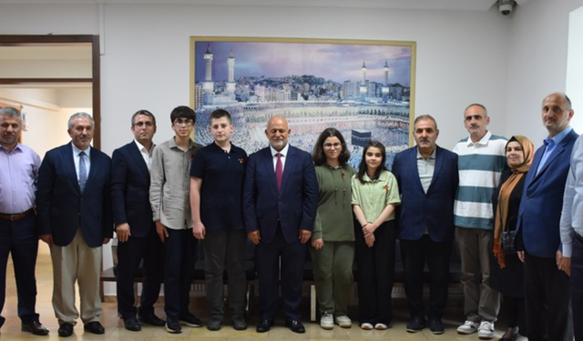 Trabzon'da dereceye giren LGS öğrencileri altınla ödüllendirildi