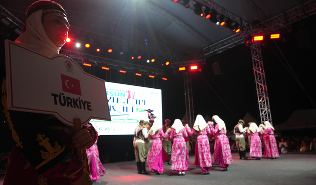 13 farklı ülkeden dansçılar gösterileri ile hayran bıraktı