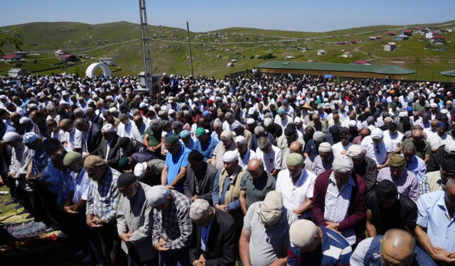 Binlerce kişi Kadırga Yaylası'nda Otçu Şenliği için bir araya geldi