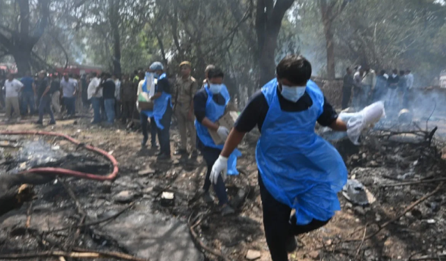 Uçak  kazasında ölen İngilizlerin cesetleri karıştı!