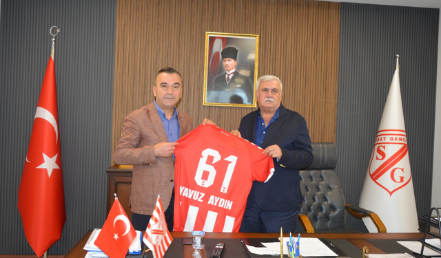 İYİ Parti’den Sebat Gençlik Spor’a destek ziyareti