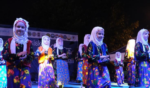 Başiskele'de yöresel kültürler festivalde buluştu