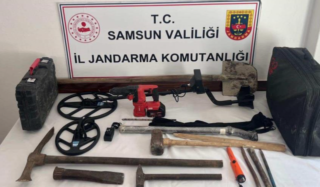 Samsun'da kaçak kazı yapan 3 kişi jandarmaya yakalandı