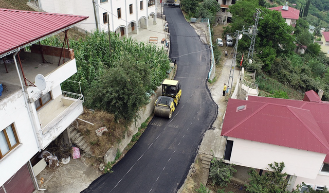 Akçaabat'ta yol çalışmaları devam ediyor