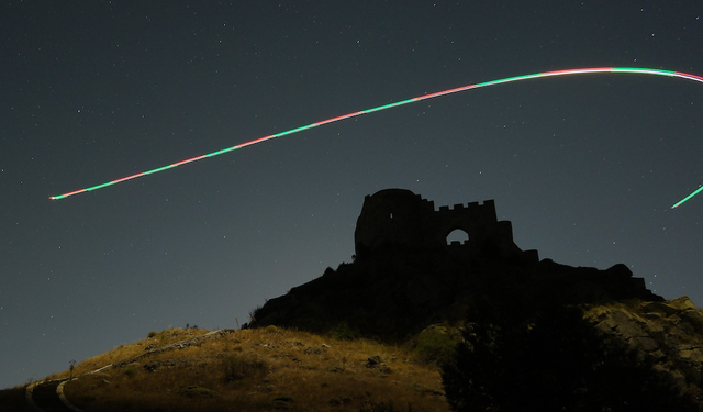 700 yıllık Kov Kalesi’nde Perseid meteor yağmuru büyüledi
