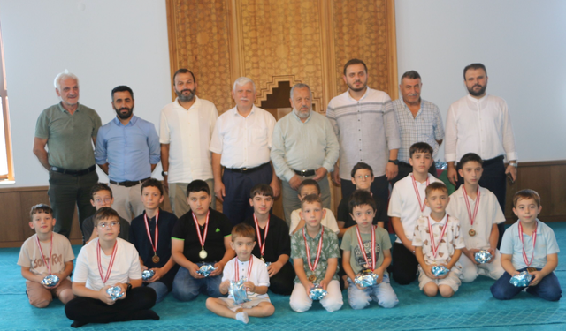 Of'ta yaz Kur'an kursunda başarılı olan öğrenciler ödüllendirildi!