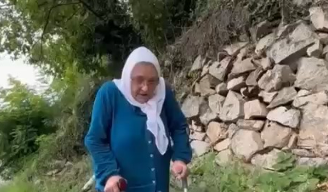 Rize'de yolu olmayınca 400 metre patika yoldan koltuk değnekleri ile yürüyor