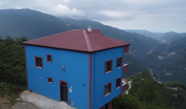 Trabzon'da bordo-mavi her yerde