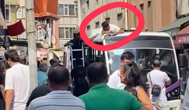 Onarım yaparken arıza aracının sepetine çarpan dolmuşun üzerine düştü