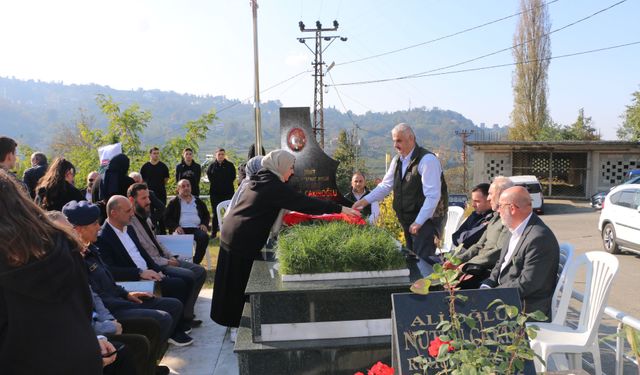 Şehit özel harekat polisi Necmi Çakır kabri başında anıldı!