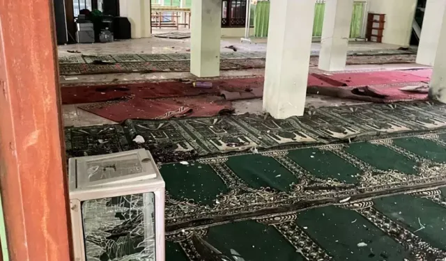 Camide cuma namazı sırasında patlama!