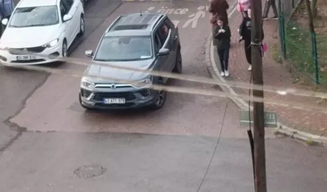 Arkadaşının kullandığı kamyonun altında kaldı