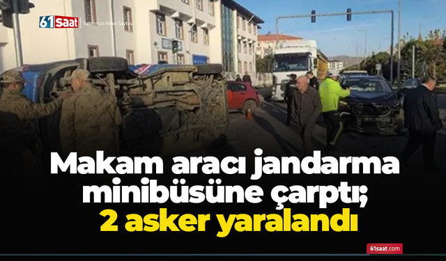 Makam aracı jandarma minibüsüne çarptı; 2 asker yaralandı