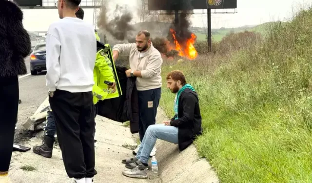 Tuzla’da direksiyon hakimiyeti kaybolan minibüs alev alev yandı
