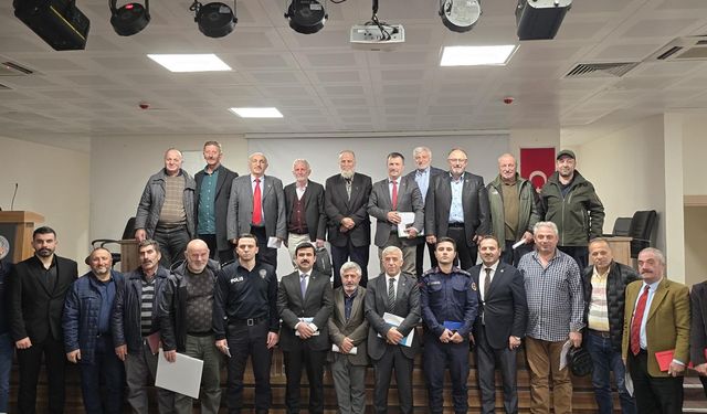 Çaykara Kaymakamı Sapmaz, muhtarlarla bir araya geldi!