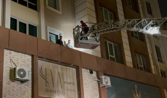 Bir garip olay: 3'üncü kattan çarşafla indiler: 2 gözaltı