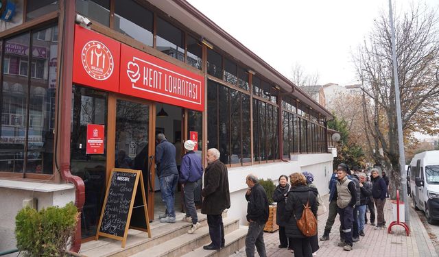 Şehit İlhan Ongan'ın anısına binlerce kişiye ücretsiz yemek dağıtıldı!