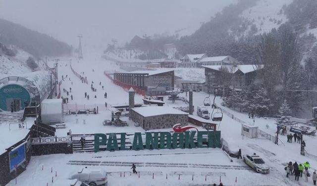 Kar kalınlığının 1 metreye ulaştığı Palandöken'de kartpostallık görüntüler oluştu