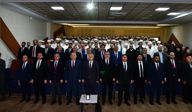 Vali Aziz Yıldırım, III. Dönem Aday Din Görevlileri Mezuniyet Törenine Katıldı