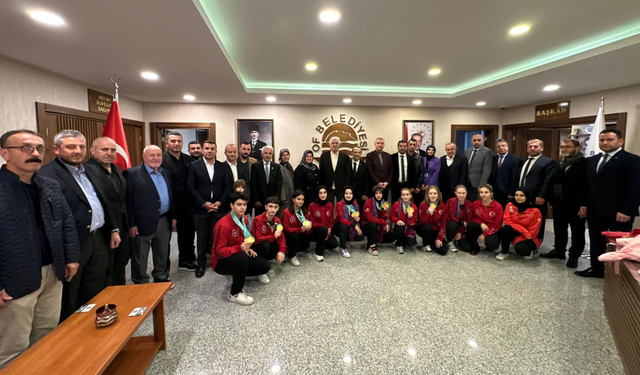 Başkan Sarıalioğlu, Dünya Şampiyonlarını ağırladı!