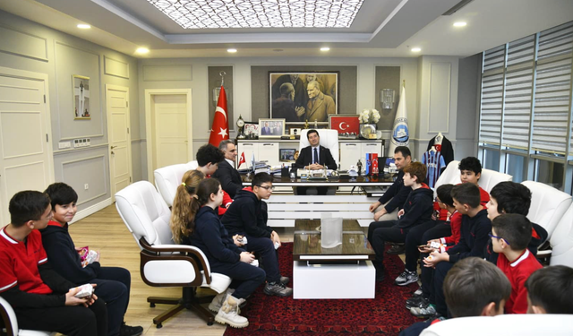 Başkan Kaya'dan öğrencilere: 'Çalışan kazanır, geleceği siz inşa edeceksiniz'