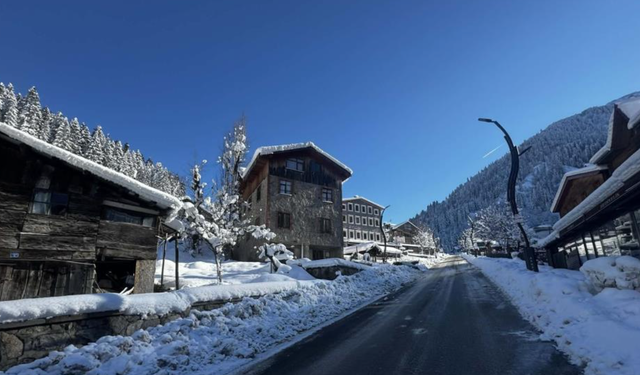 Rize’de zirvelerde ‘karlı güneş’ güzelliği