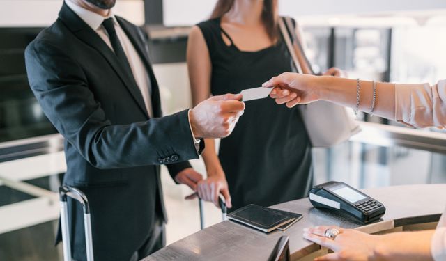 Otellerde yeni düzenleme: Kimlik fotokopisi sona eriyor...