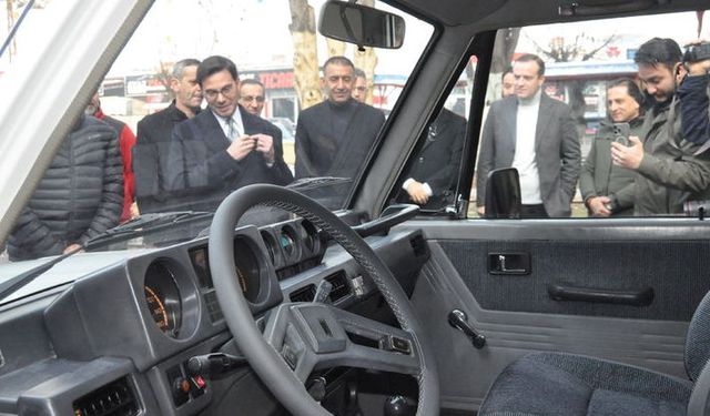 Efsane valinin oğlu 45 yıl sonra babasının aracını bulup satın aldı