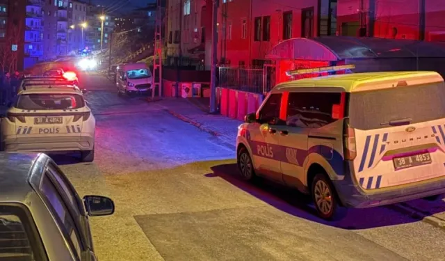 Erkek arkadaşını banyoda  bıçaklayarak öldürdü!