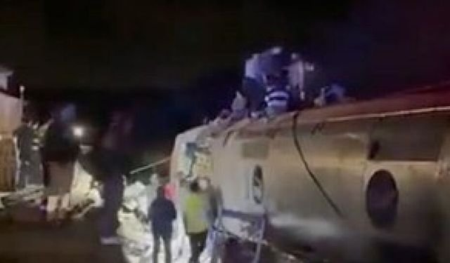 İki hızlı tren raydan çıktı!  21 ölü!