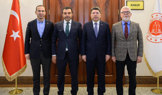 Trabzon eski Milletvekili Cora'dan, Bakan Tunç'a ziyaret!