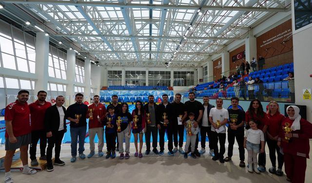 Akçaabat'ta kurtuluş coşkusu havuzda yaşandı!